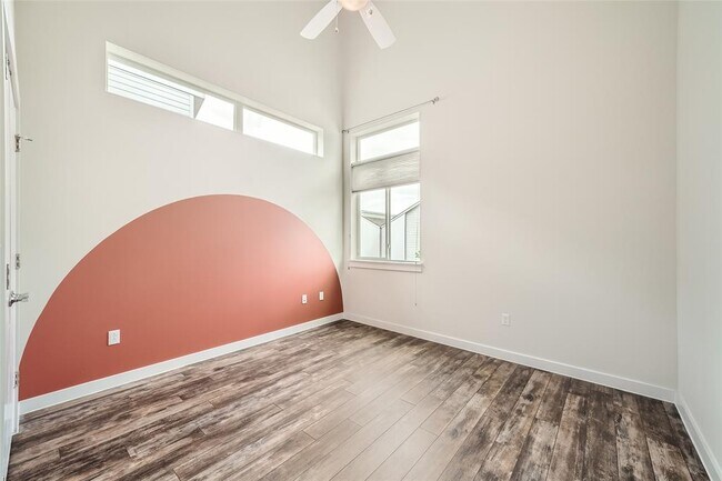 Building Photo - 801 N Bluff Dr