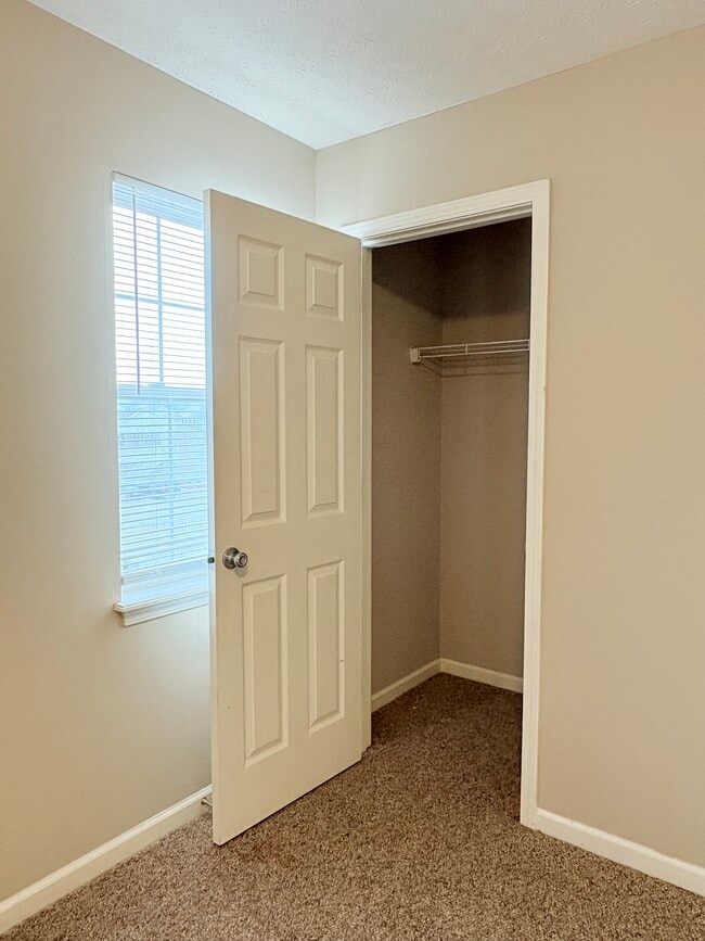 Building Photo - 130 Bright St