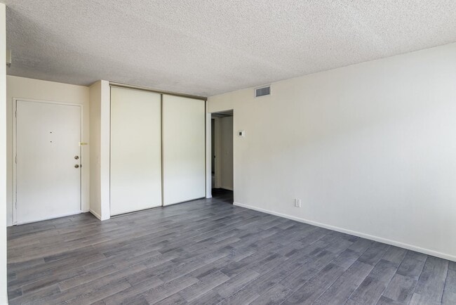 Building Photo - Cozy 2 BED/1 BATH in Exclusive 55+ Senior ...