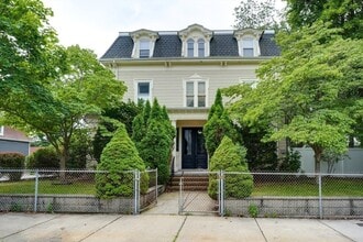 Building Photo - 18 Summit Ave