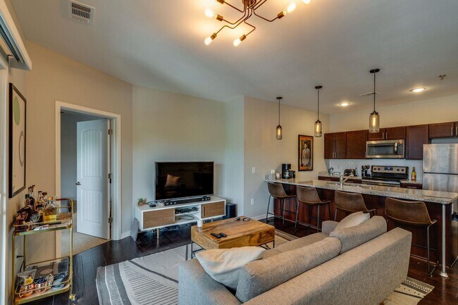 Building Photo - Chic East Nashville Two Bedroom Loft