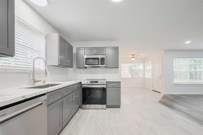 Building Photo - 5303 Lookout Mountain Dr