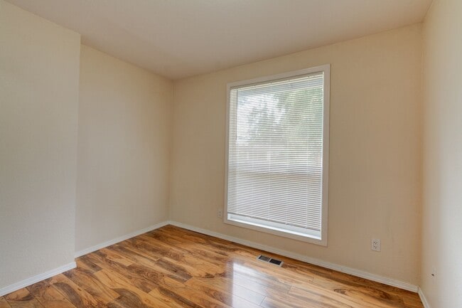 Building Photo - Newly Renovated 3 Bedroom in Oak Harbor