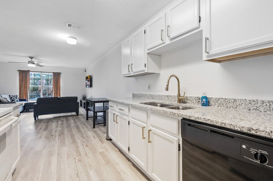 Building Photo - 1335 Nylic St