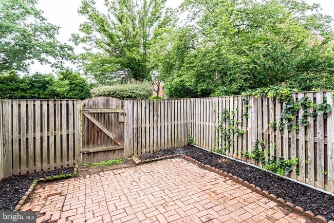 Building Photo - 2822 S Buchanan St