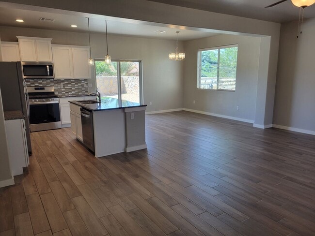 Building Photo - Beautiful 3 bedroom/2 Bath Home!