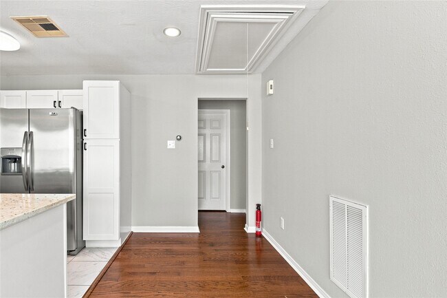Building Photo - 1421 Ruthven St