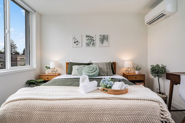 Building Photo - 1414 E Howell St