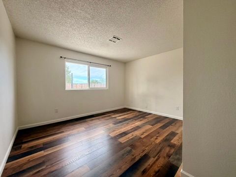 Building Photo - 3285 Oak Knoll Dr
