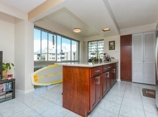 Building Photo - 2 bedroom 2 bath in the hearth of Waikiki!...