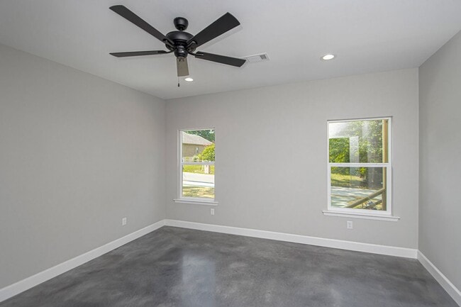 Building Photo - 1621 Wilson Rd