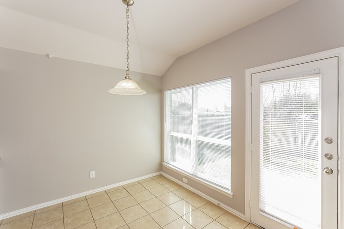 Building Photo - 2113 Natchez Dr