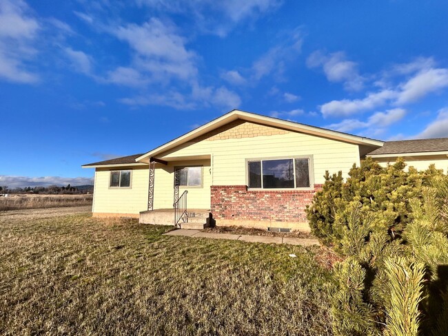 Building Photo - Beautiful 3 Bed 2 Bath House in Post Falls...