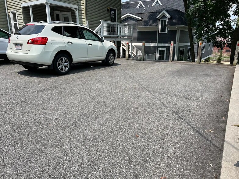 Building Photo - 76 Chestnut St