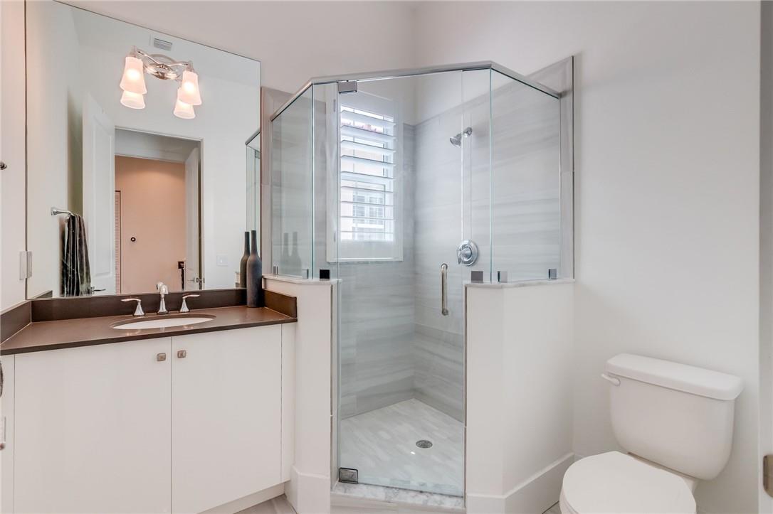 bath 2 private bath - 918 NE 17th Way