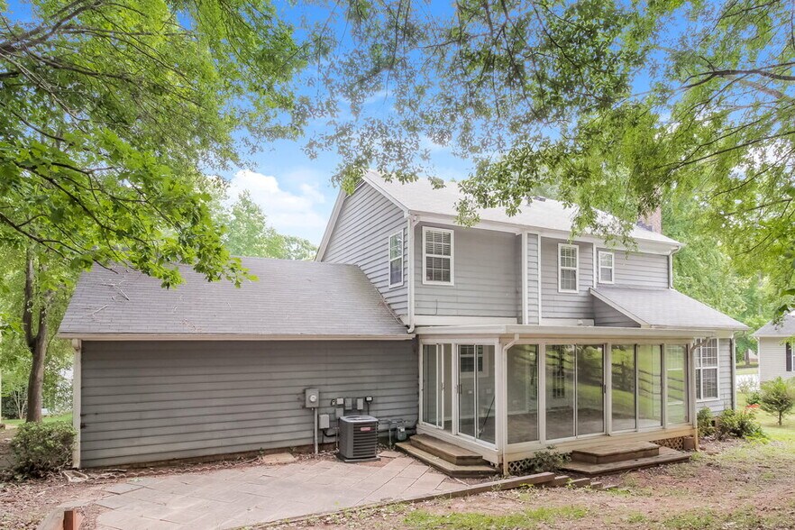 Building Photo - 8433 Woodford Bridge Dr