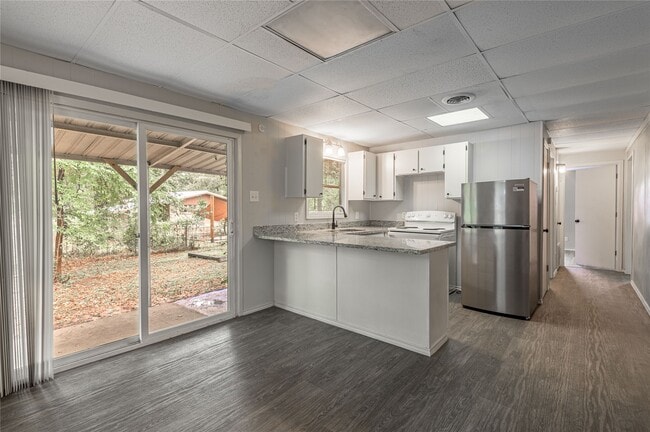 Building Photo - 299 Pine Harbor Dr