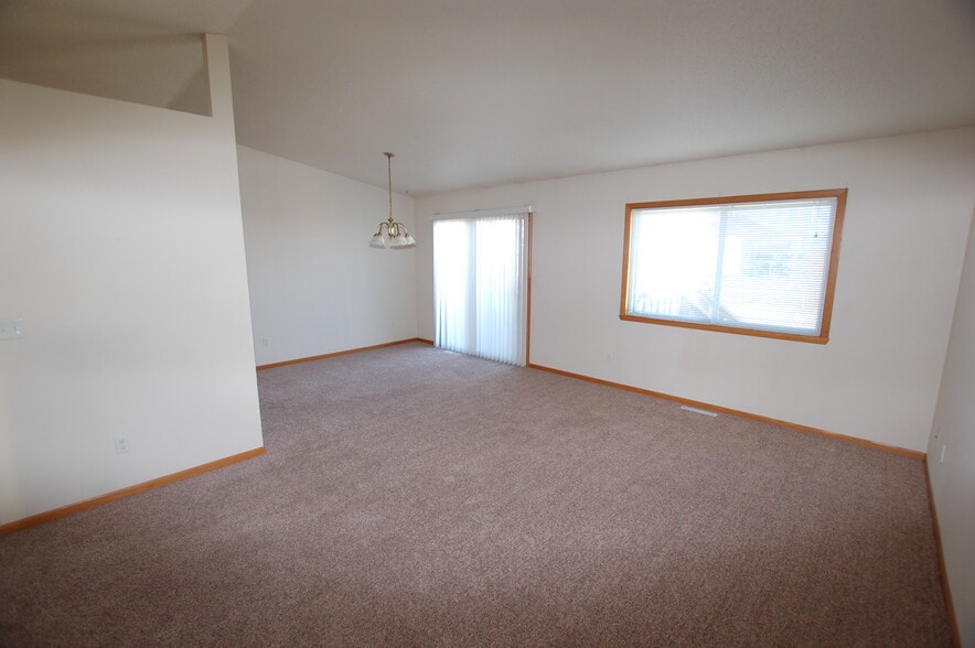 Building Photo - 4721 Townsite Pl S