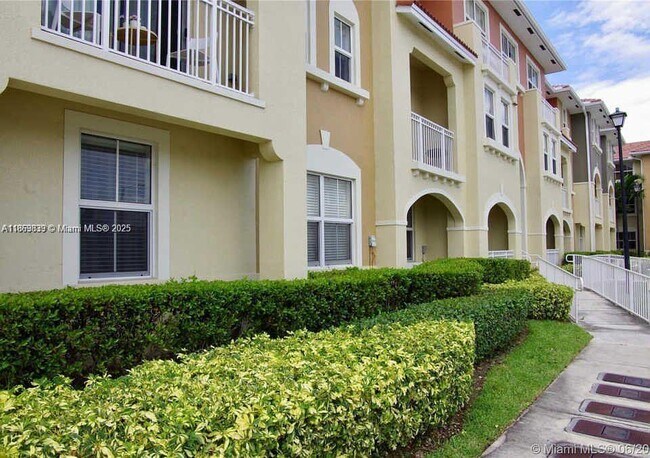 Building Photo - 10885 NW 89th Terrace