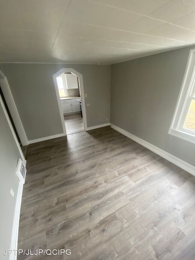 1 br, 1 bath House 2840 1/2 11 1/2 AVENUE 28402811 1/2 11 1/2 Ave