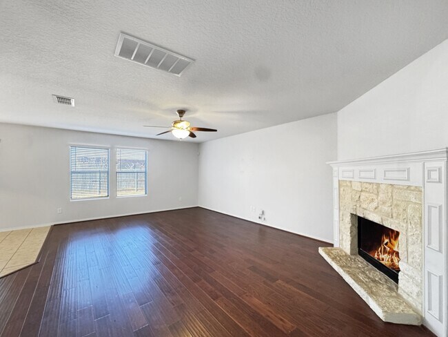 Building Photo - 8139 Ashwood Pointe