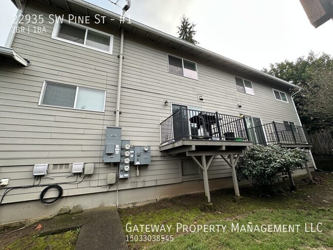 Building Photo - 22935 SW Pine St