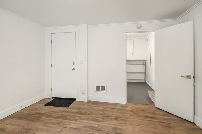 Building Photo - 4732 45th Ave S