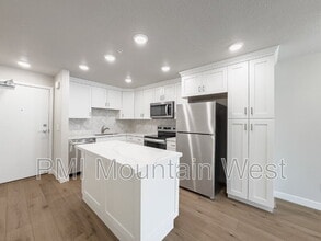 Building Photo - 1032 E 400 S