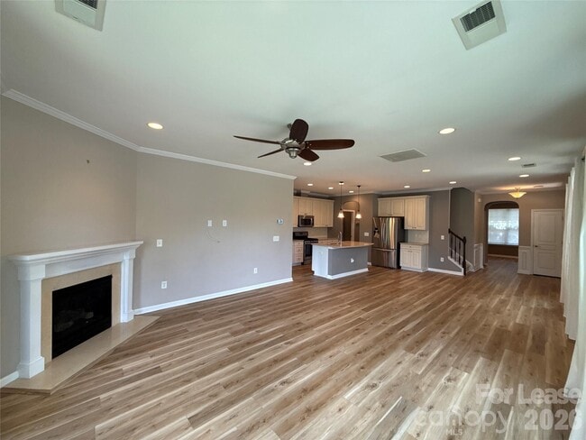 Building Photo - 5818 Glenmore Garden Dr