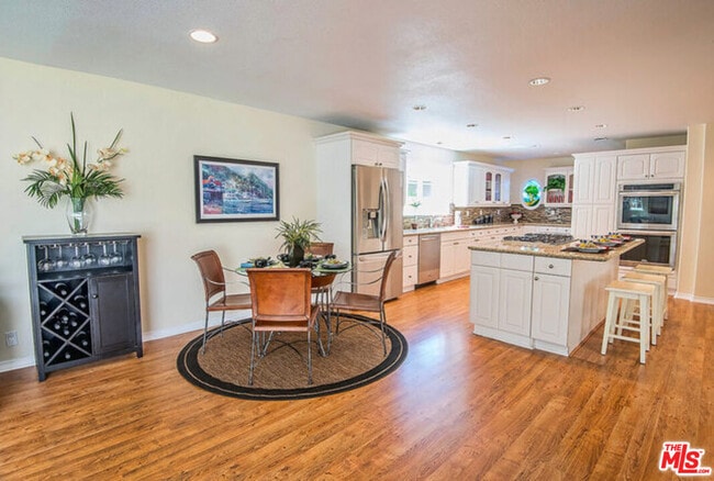 Building Photo - 7830 W 83rd St