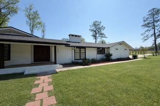 Building Photo - 902 N Texas St