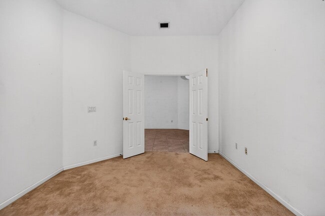 Building Photo - 2431 Westmont Dr