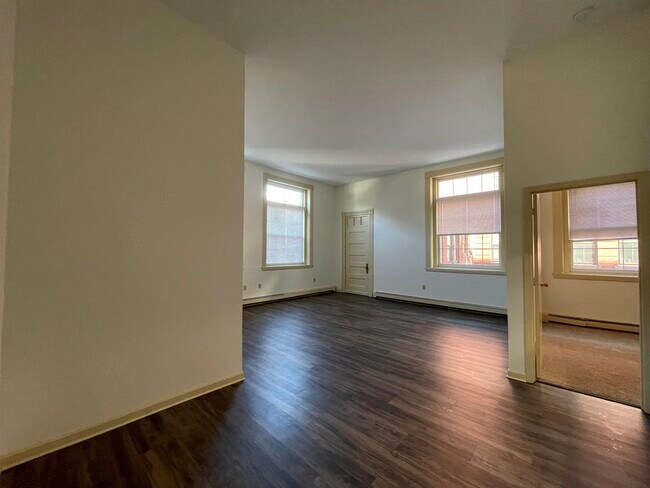 Building Photo - 521 Pine St