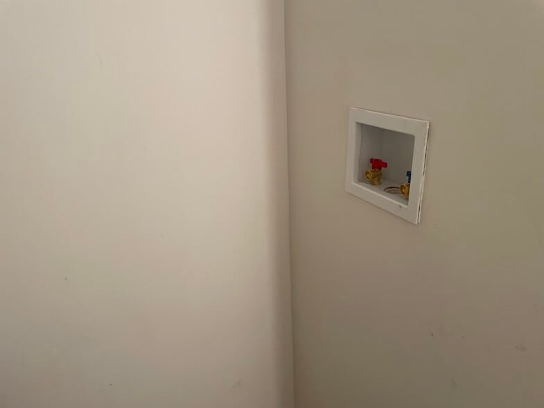 Building Photo - 6 York St