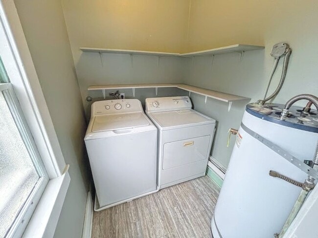 Building Photo - Your Cozy Tacoma Retreat in the Heart of t...