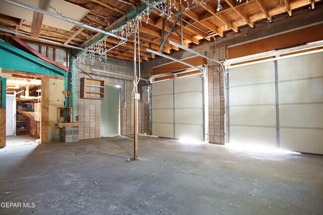 Building Photo - 6201 Tesuque Dr