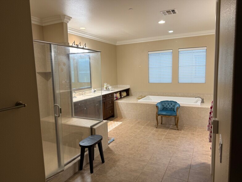 Building Photo - 22360 Driftwood Ct