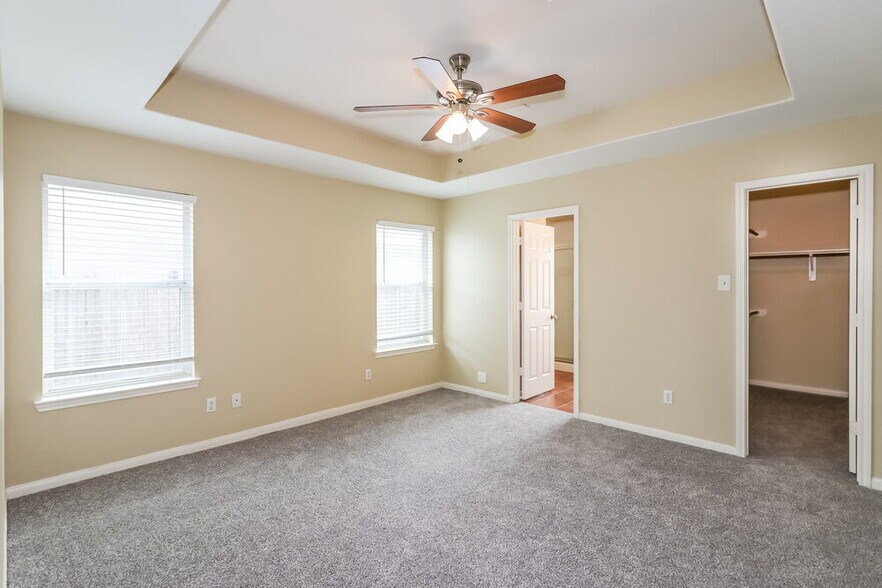 Building Photo - 5203 Lost Cove Ln