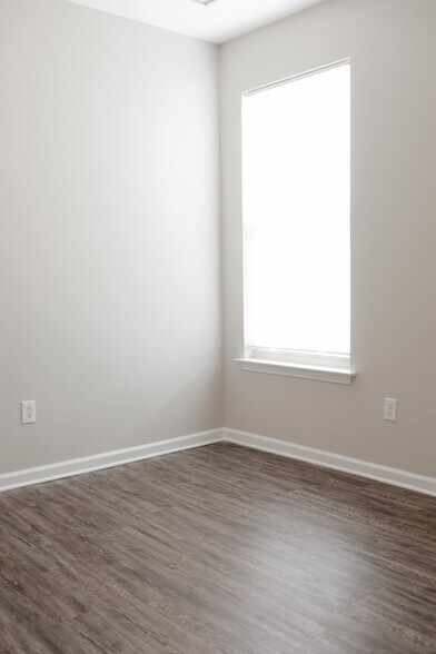 Building Photo - 1604 Fairforest Court