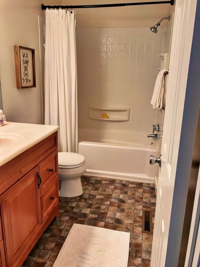Building Photo - Stunning 3 Bedroom, 2.5 Bath Home in Short...