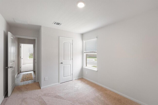 Building Photo - 205 Bethpage Dr