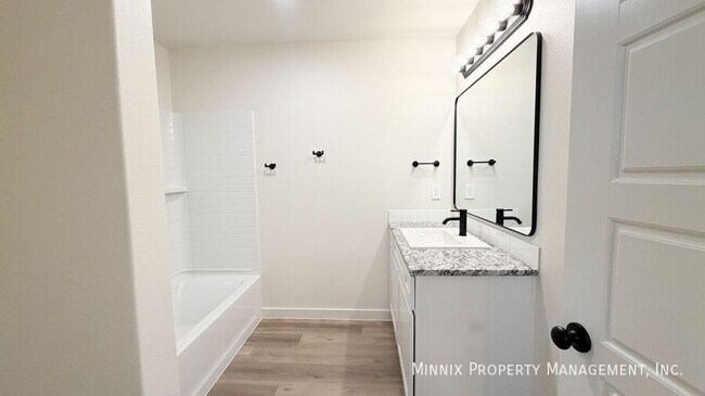 Building Photo - 2161 Langford Ave