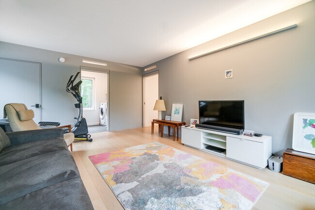 Building Photo - 40 Russells Hill Rd