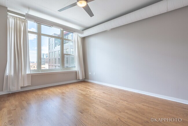 Building Photo - 909 W Washington Blvd