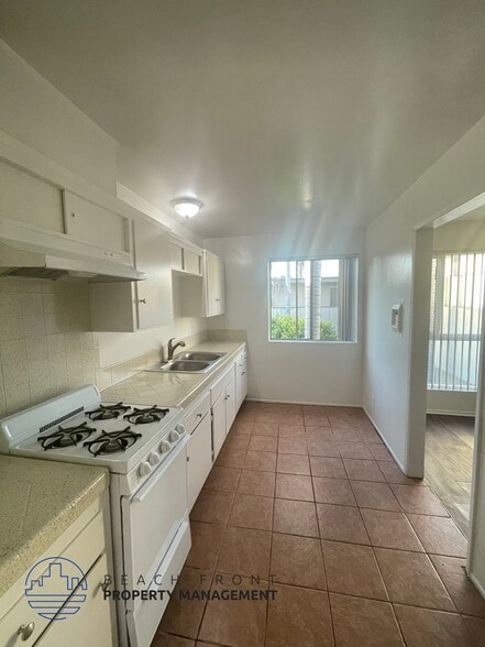 Building Photo - 4217 Carlin Ave