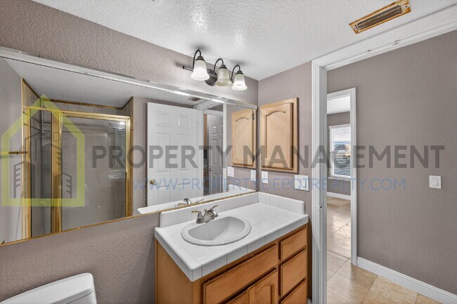 Building Photo - Spacious 3-Bedroom, 3-Bath Home Available