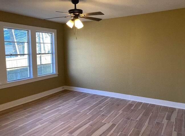 Building Photo - 504 E Bradford St