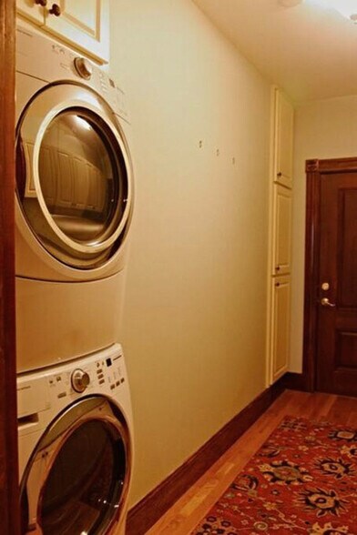 Building Photo - 14 Peverell St