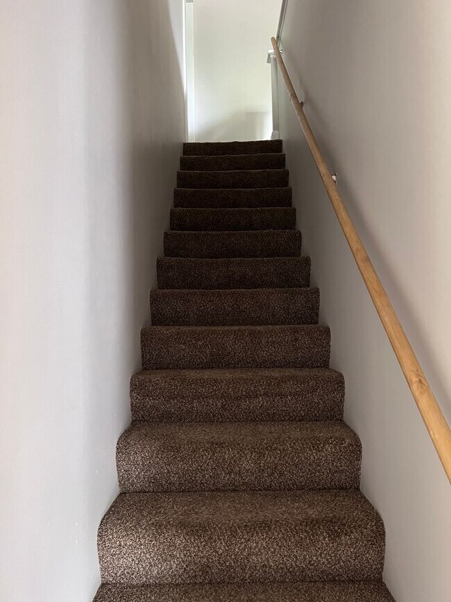 Building Photo - 3 Bedroom / 2 Bathroom House in Glen Iris