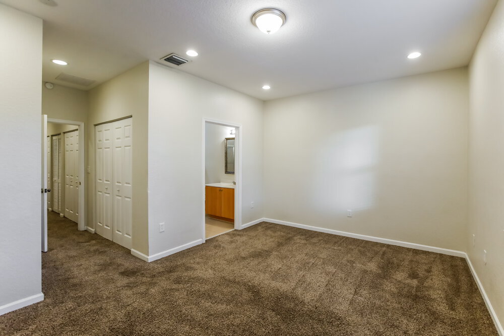 Building Photo - 2423 NW 31st Ct